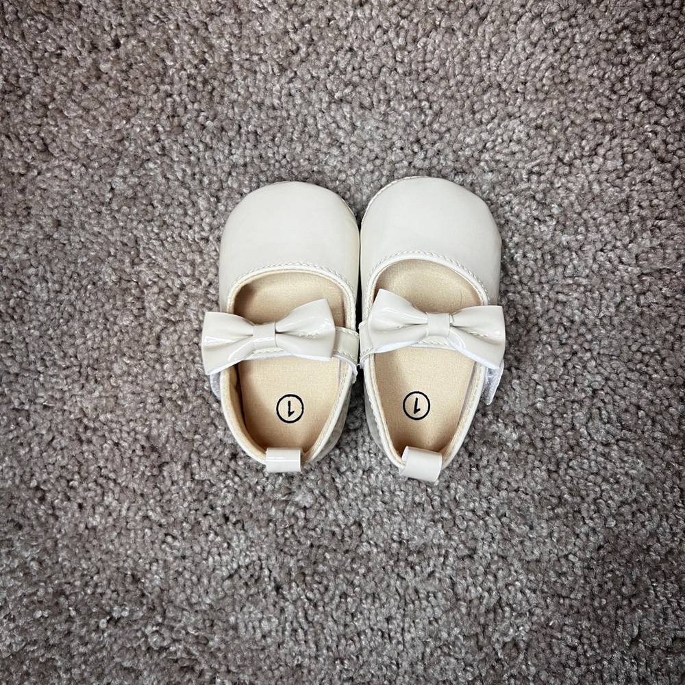 NWOT Tan Newborn/Size1 Shoes